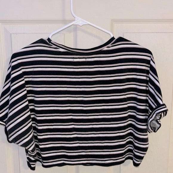 🪻3/$30 Striped crop top!🪻 - Picture 2 of 5